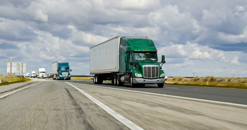 Magyar kamionost találtak holtan: különös részletek a fülkéből