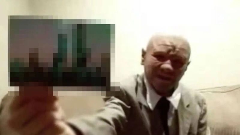 Időutazás a CIA titkos küldetésén: Egy férfi fotóval sokkolja a világot!