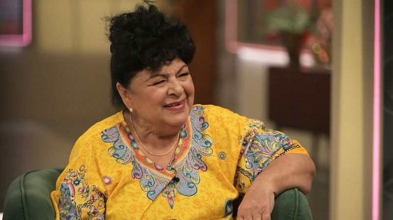 Az ismert énekes állapota miatt családja éjjel-nappal mellette van, új remény a gyógyulásban