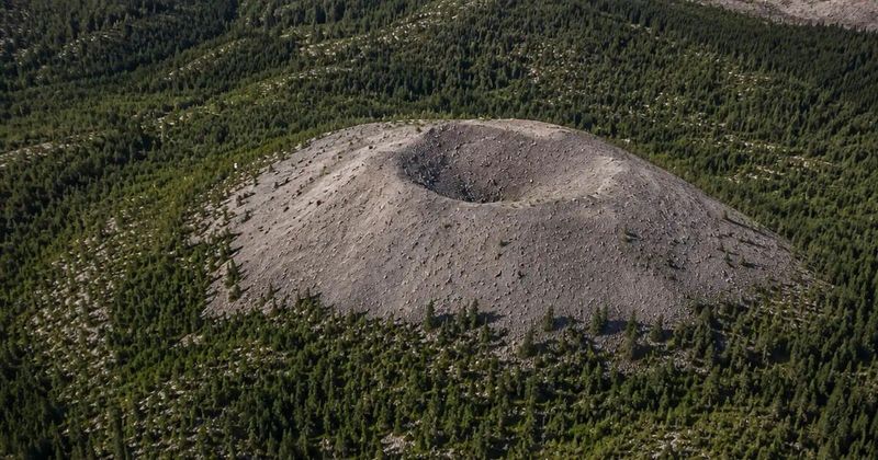 Különös kráter, veszélyes környék: mitől menekülnek az állatok, és miért tanácstalanok a szakértők?