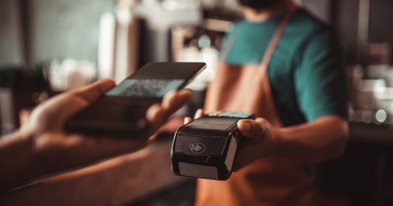 5 hely, ahol a bankkártyád veszélyben van – Te is meglepődsz!