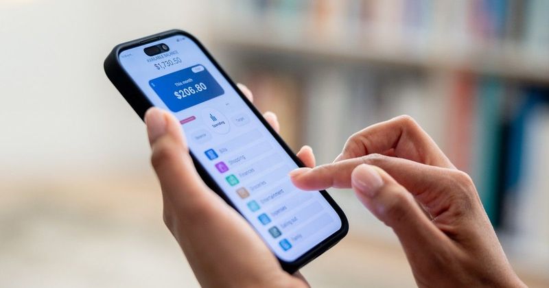 Váratlan fordulat a pénzintézetnél, minden ügyfélre hatással lehet a döntés