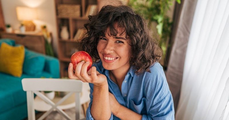 Reggel vagy este? Az almafogyasztás titkos időzítése, amit mindenki rosszul csinál