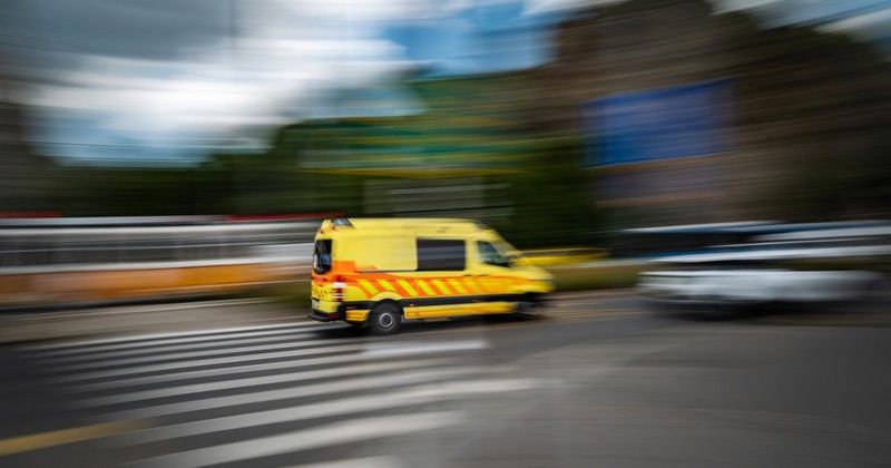 Életveszélyes pillanatok a színpadon, az ismert énekesnőért izgult mindenki