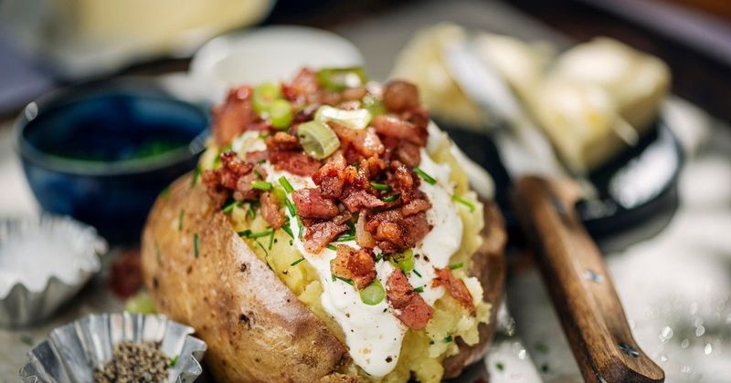 Az alufólia rejtett csapdája: így rontjuk el a sült krumplit!