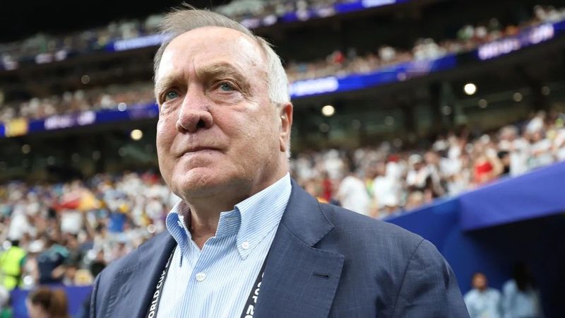 Az ismert futballikon könnyei élő adásban: egy családi tragédia súlya a pálya szélén is érezhető