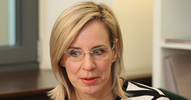 Az ismert műsorvezető férje miatt hullámvölgybe került a kapcsolat, veszélyben a közös jövő