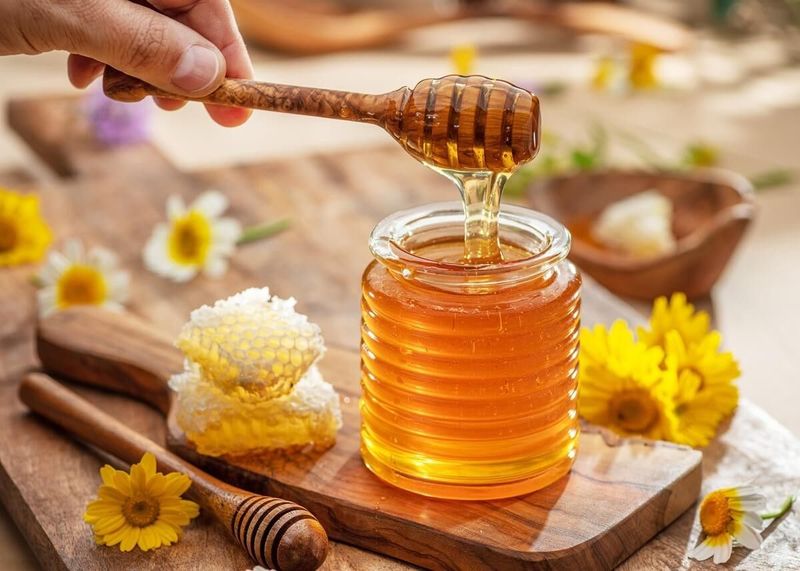 Fedezd fel a méz mindennapi csodáit: 7 lenyűgöző hatás a szervezetedre!