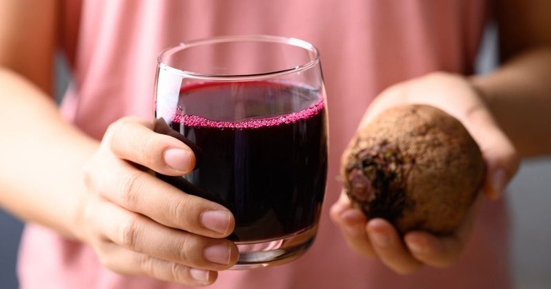 A céklalé fogyasztásának rejtett buktatói, amit este jobb elkerülni