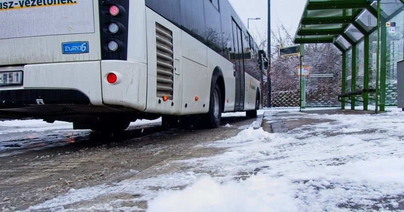 Zalaegerszegi buszbaleset: drámai mentés a szélvédőn át!