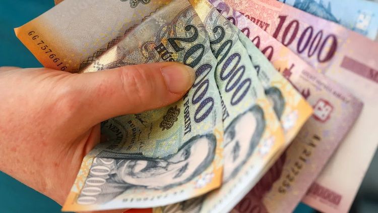 Februári nyugdíjvihar: 5 hét extra pénz az időseknek!