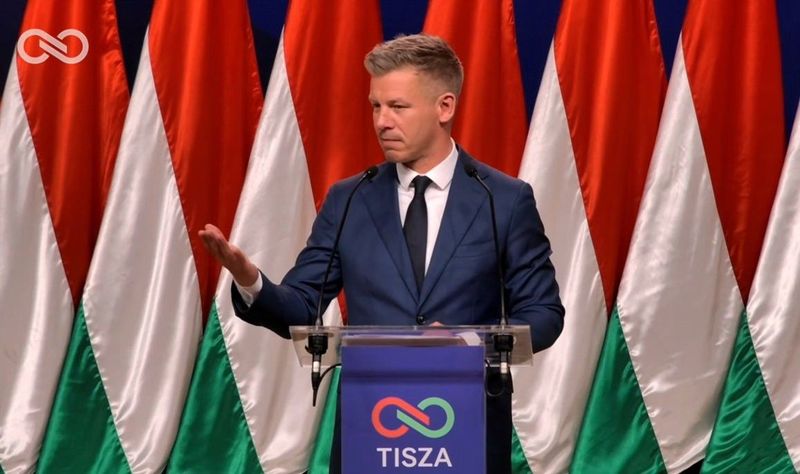 Az ismert közéleti szereplő lépett: családi fotóval válaszolt a hamis képek hullámára