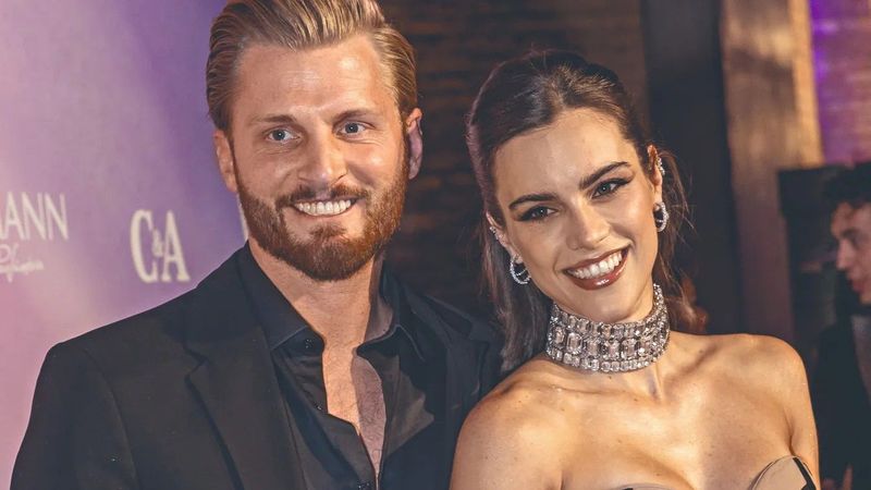 Az ismert műsorvezető és párja külön utakon az esküvő előtt, komoly döntést kellett hozniuk