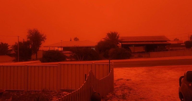 Vérvörös égbolt borult a partokra, a lakók sci-fi filmben érezhették magukat