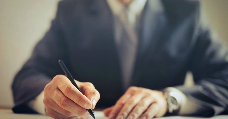 Egy apró hiba miatt örökre elveszhet a teljes örökség – mire kell igazán odafigyelni a végrendeletnél?