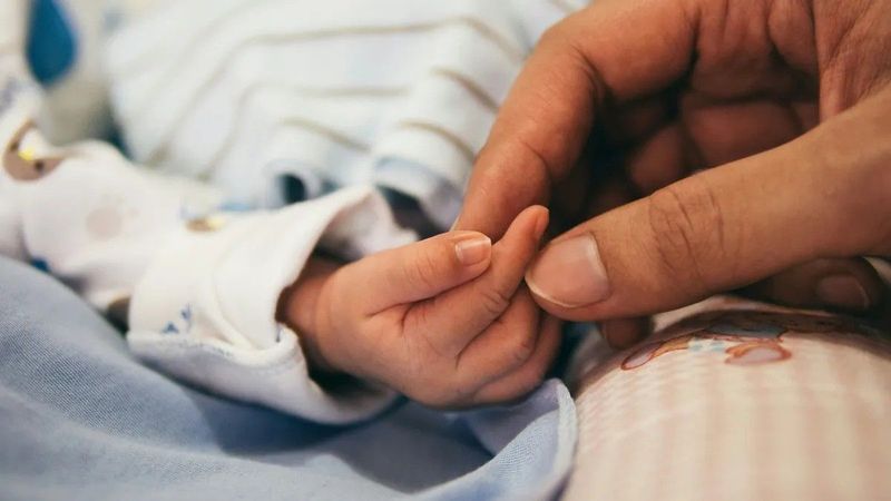 Amikor már mindenki lemondott róla, a kisfiú váratlanul életjelet adott – ilyen pillanatot sosem felejtesz el
