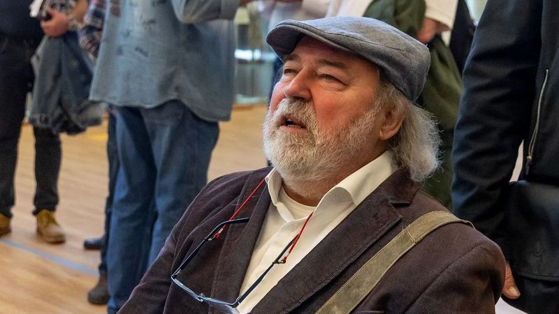 Egy legendás zenész életéért küzdöttek, váratlan fordulat a műtét után