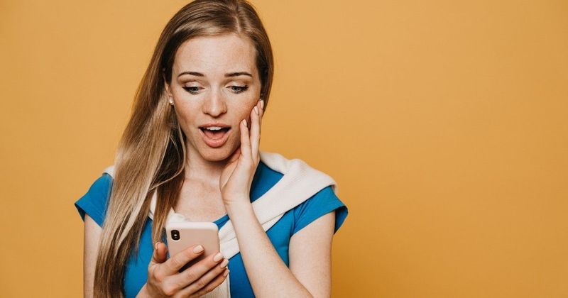 Telefonod titkos jelzése: mit jelent a rejtélyes színes pont?