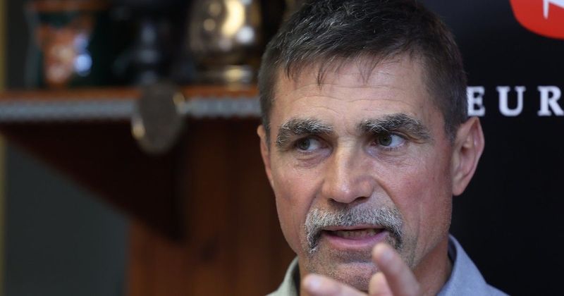 Válás árnyéka vetül az ismert médiaszemélyiségre, új kezdet vagy végső szakítás jön?
