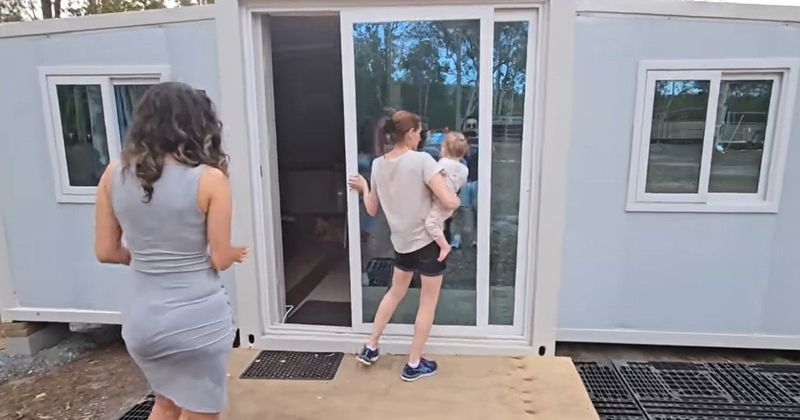 Meglepő fordulat: Kínai konténerház egy év után – Így élnek benne!