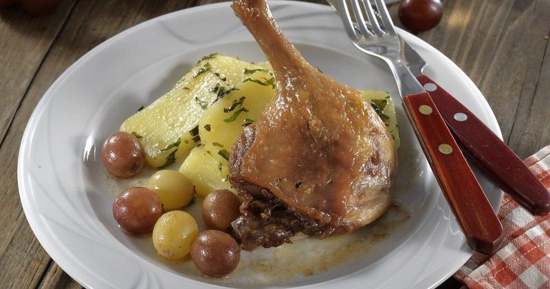 Ínycsiklandó szőlős kacsacombok: a vendégváró fogás, amit nem hagyhatsz ki!