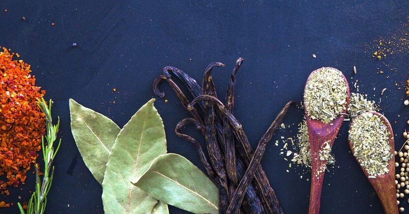 3 hétköznapi fűszer, ami megváltoztatja a gyógyszerek hatását – te is használod őket?