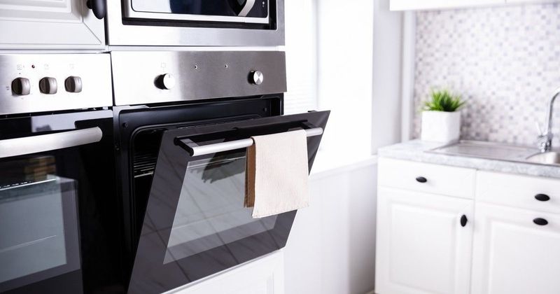 A konyharuha helye nem a sütőn, meglepő következményei lehetnek a rossz szokásnak