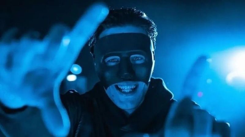 Egy ismert énekes szembenézett múltjával, őszintén mesél a függőségről és annak áráról