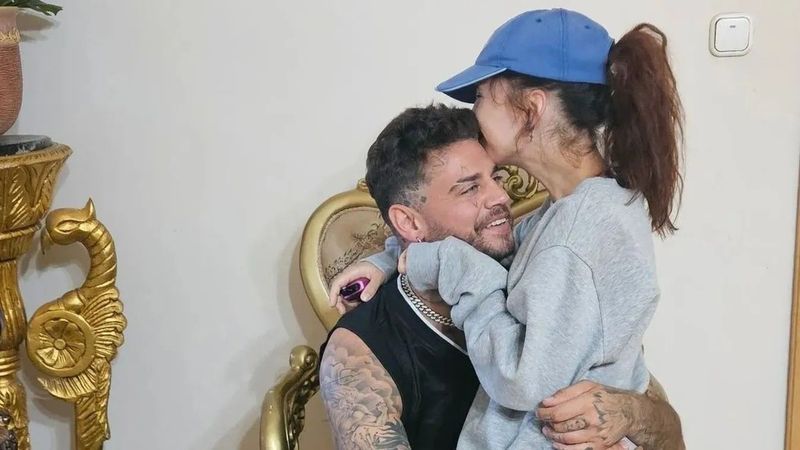 Az ismert rapper múltja újabb fordulatot vett, eljegyezték a várandós exét