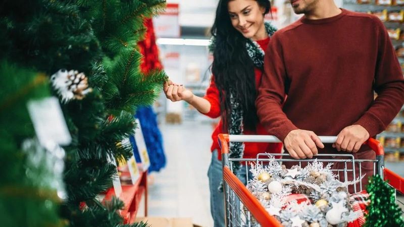Karácsonyi bevásárlás pánik nélkül: Így találsz nyitva tartó boltokat szenteste!