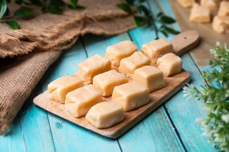 Felejtsd el a bolti édességeket: így készítsd el a tökéletes tejkaramellát otthon!