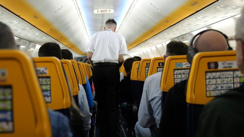 Váratlan vészhelyzet a levegőben, mentők siettek a repülőhöz leszállás után