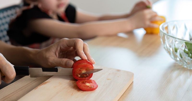 Miért dobják ki a nyugatiak a fa vágódeszkát? A válasz megdöbbentő!