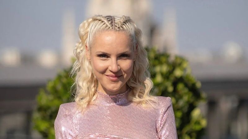 Az ismert énekes rejtélyes betegséggel küzd, az orvosok is tanácstalanok