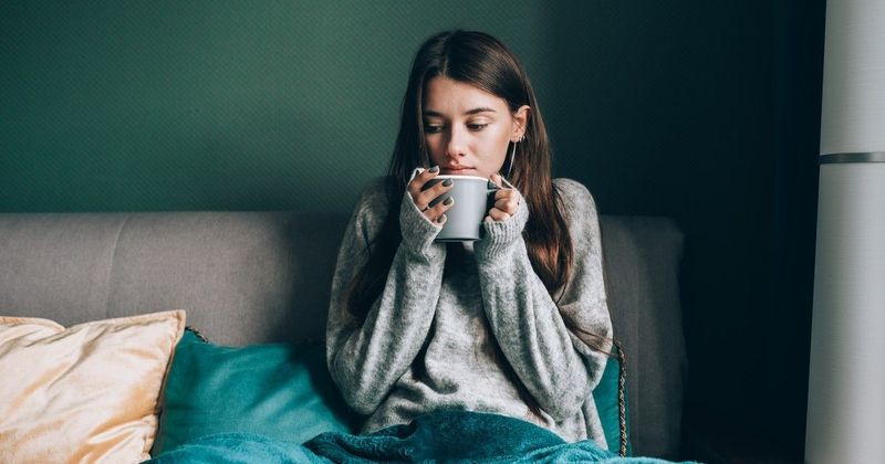 Fekete hagymatea: A nagymamák titkos fegyvere a makacs köhögés ellen