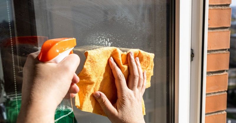 Titkos recept: Így varázsolhatsz csíkmentes ablakokat fillérekből!