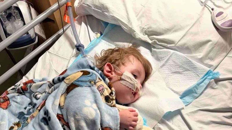 Világszenzáció: Egyedi betegség sújtja a kis Oli-Jay Morris életét!