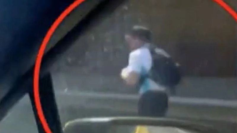 Az M5-ösön futó férfi miatt sokan aggódtak, a sofőrök döbbenten nézték a jelenetet