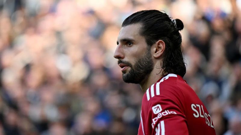 Az ismert focista haját megtépték a derbin, de válasza mindent megváltoztatott