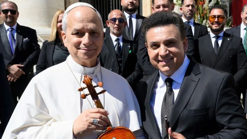 Az ismert hegedűművész újabb mérföldkőhöz ért, történelmet írt a Vatikánban