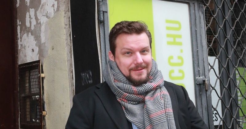 Peller Károly drámai balesete: a színpadon szakadt el a bicepsze!