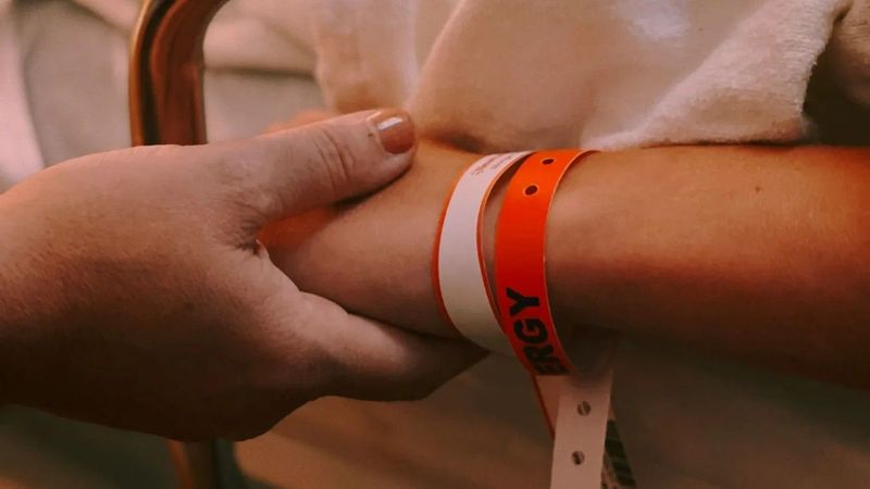Az aggódó édesanya tehetetlenül nézi, ahogy kisfia napról napra eltűnik mellőle