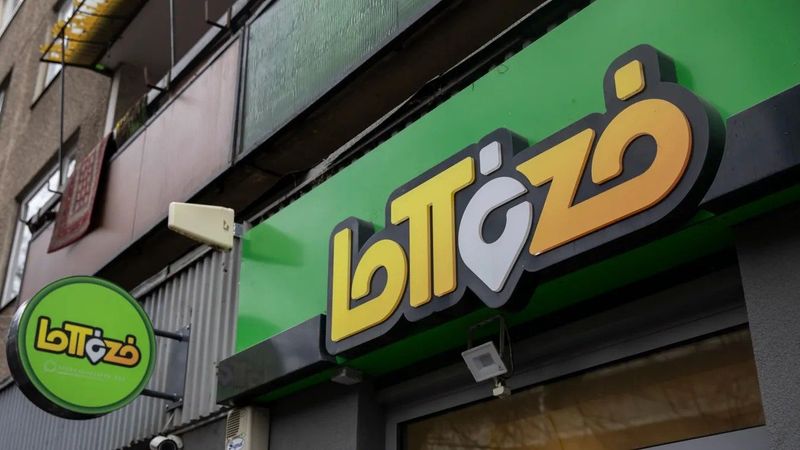 Az új lottómilliárdos már a nyereményéért jelentkezett, de még vizsgálják az ügyet