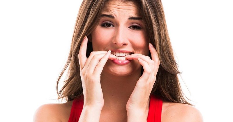 Körömbarázdák 40 felett: Mit üzen az egészségedről?