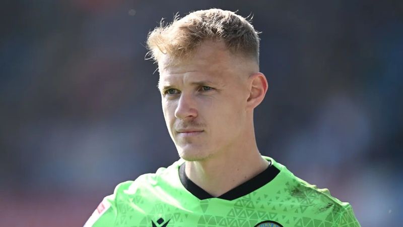 A magyar válogatott kapusa körül forr a levegő egy angol sörözőben