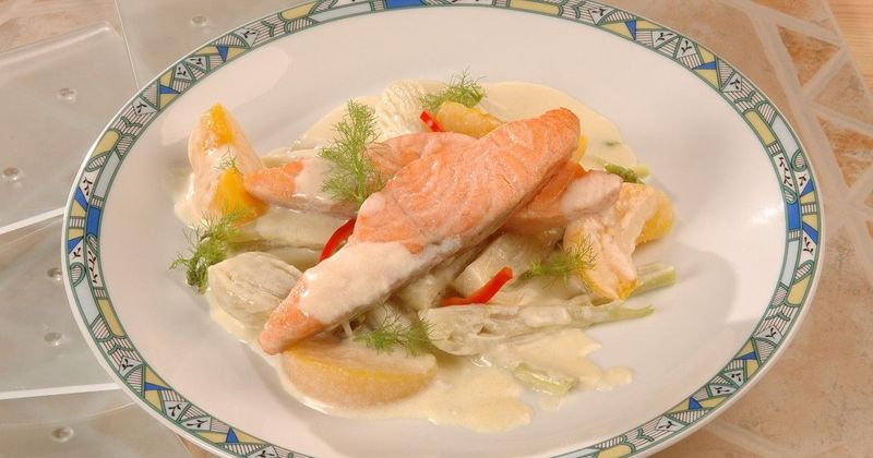 Ínycsiklandó ízkavalkád: Lazac és barack találkozása a konyhában