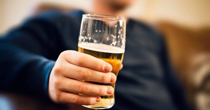 A kardiológus figyelmeztet: a hétköznapi sörözés is komoly veszélyt rejt