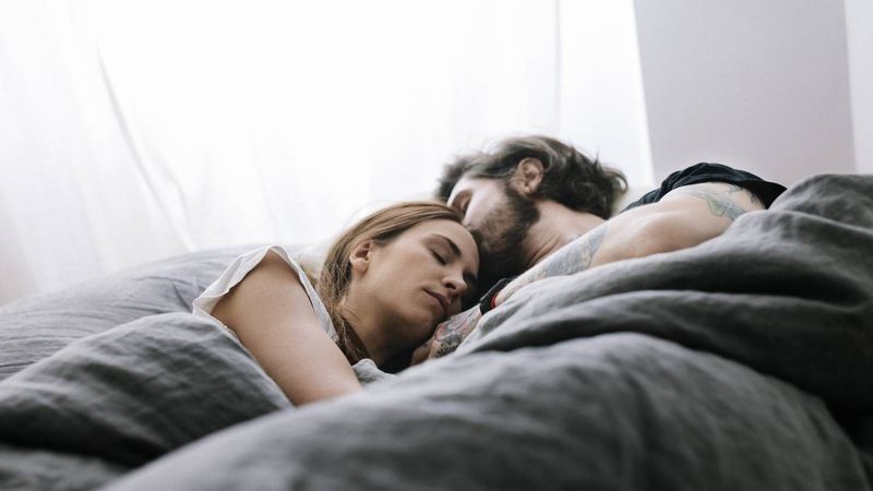 Ez az ártatlan hálószobai szokás lehet a kapcsolat gyilkosa!