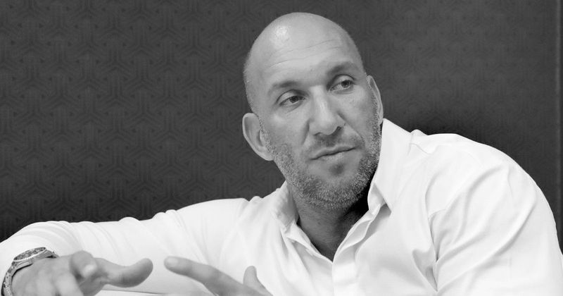 Az ismert médiaszemélyiség sírja négy év után, meglepő részletek derültek ki