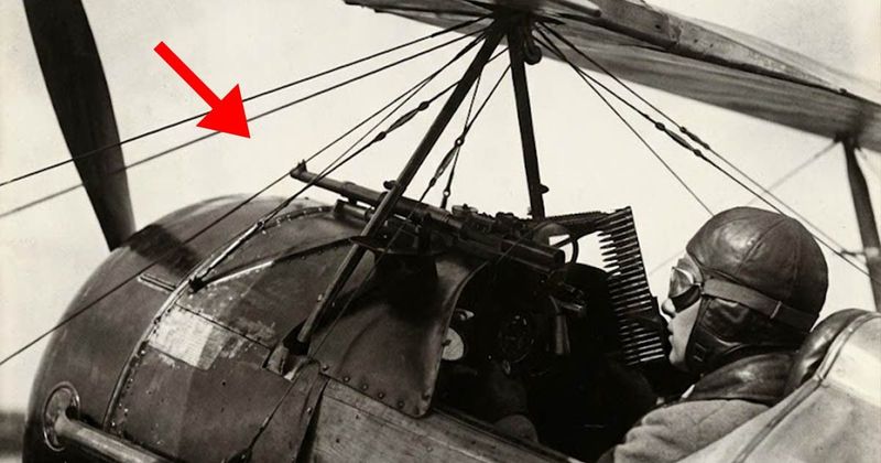 A repülőgépek géppuskáinak titka: Hogyan kerülik el a légcsavart?